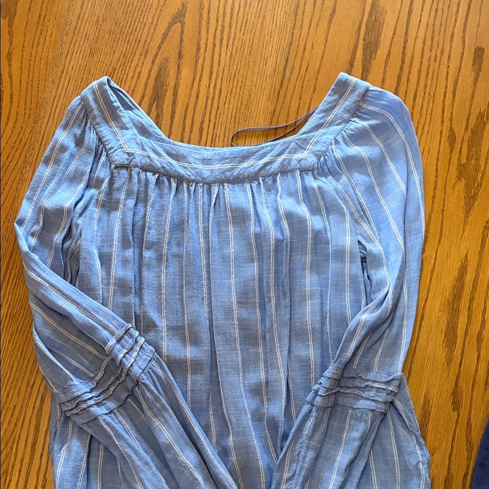 Assorted Women's Tops Collection - Picture 2 of 6